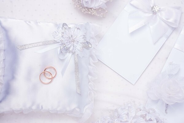 Delicate pillow for wedding rings