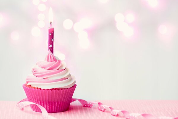 Cupcake con crema y vela