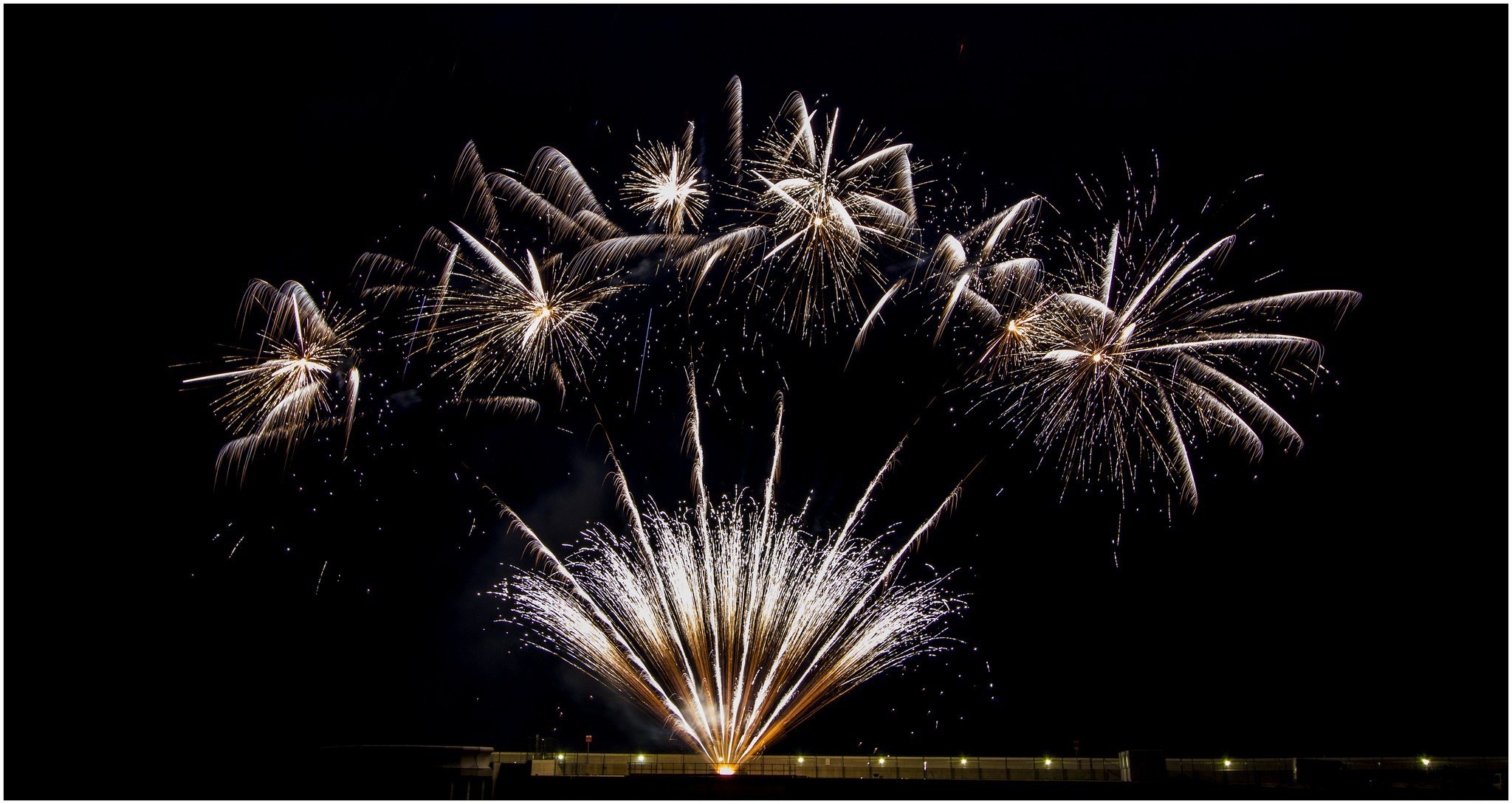 nacht himmel gruß lichter blitze schauspiel pyrotechnik