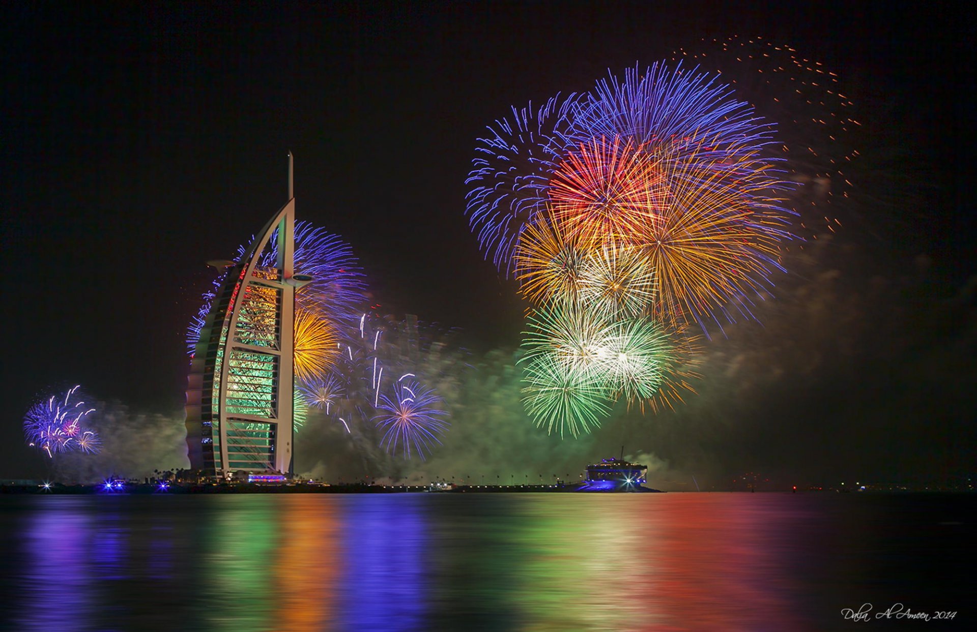 burj al arab burj al arab dubai emirati arabi uniti hotel notte luci fuochi d artificio capodanno