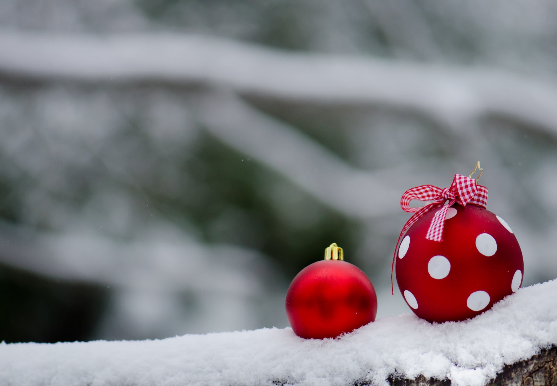 año nuevo nieve bolas decoración año nuevo rojo arco lunares