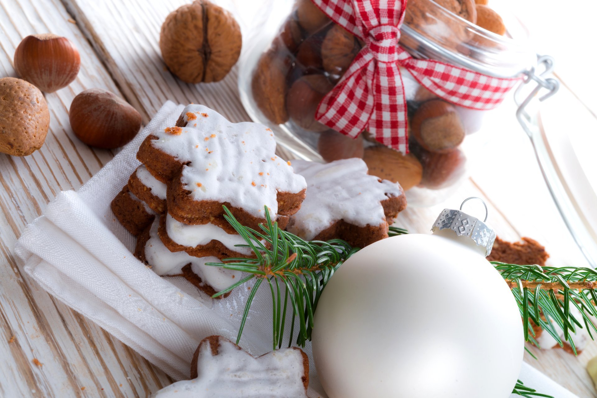 cibo dessert biscotti capodanno cottura stelle palla bianco noci foresta vacanze inverno