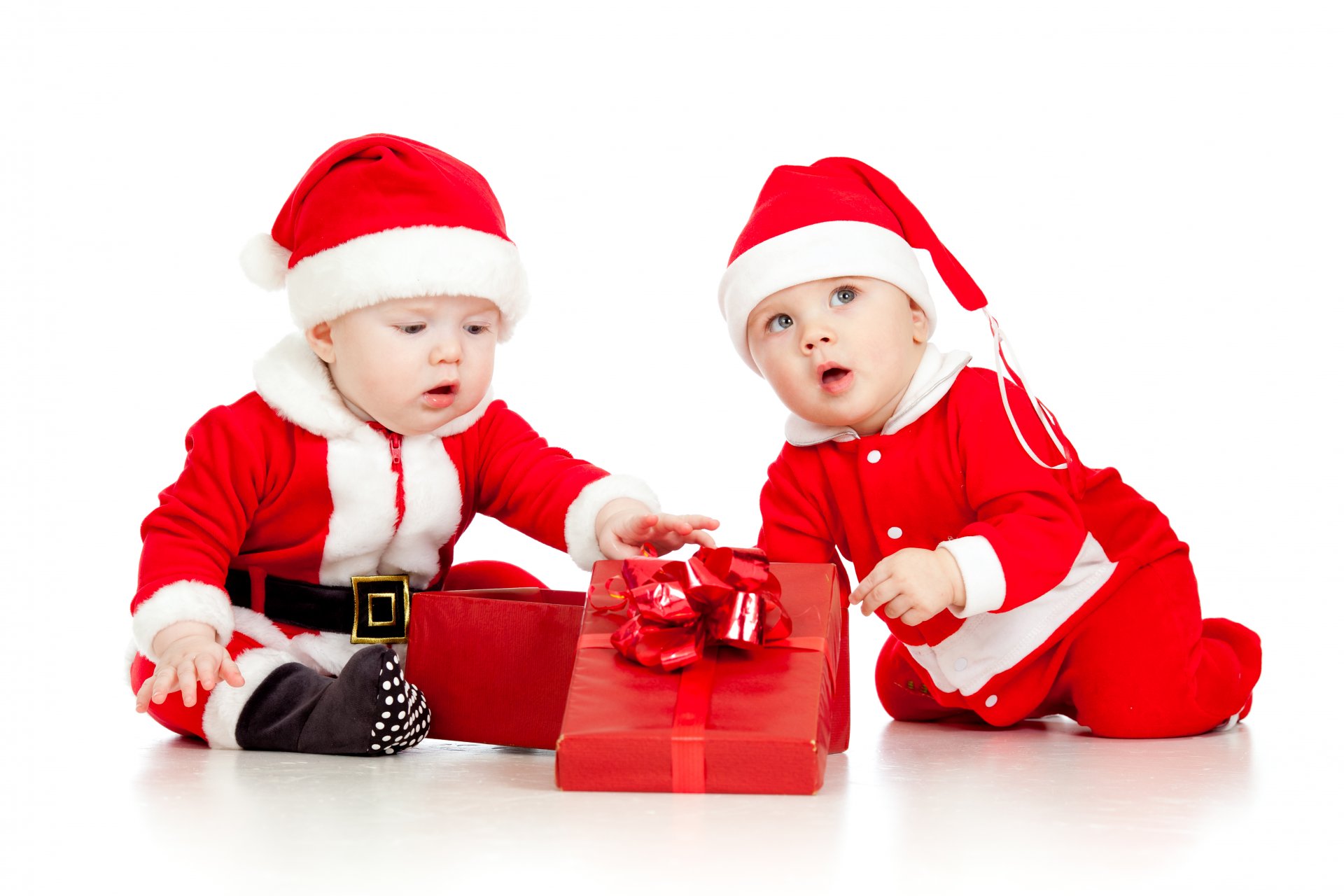 noël nouvel an drôle de petits enfants vêtements du père noël boîte-cadeau enfant drôle de petits enfants père noël boîte-cadeau enfants