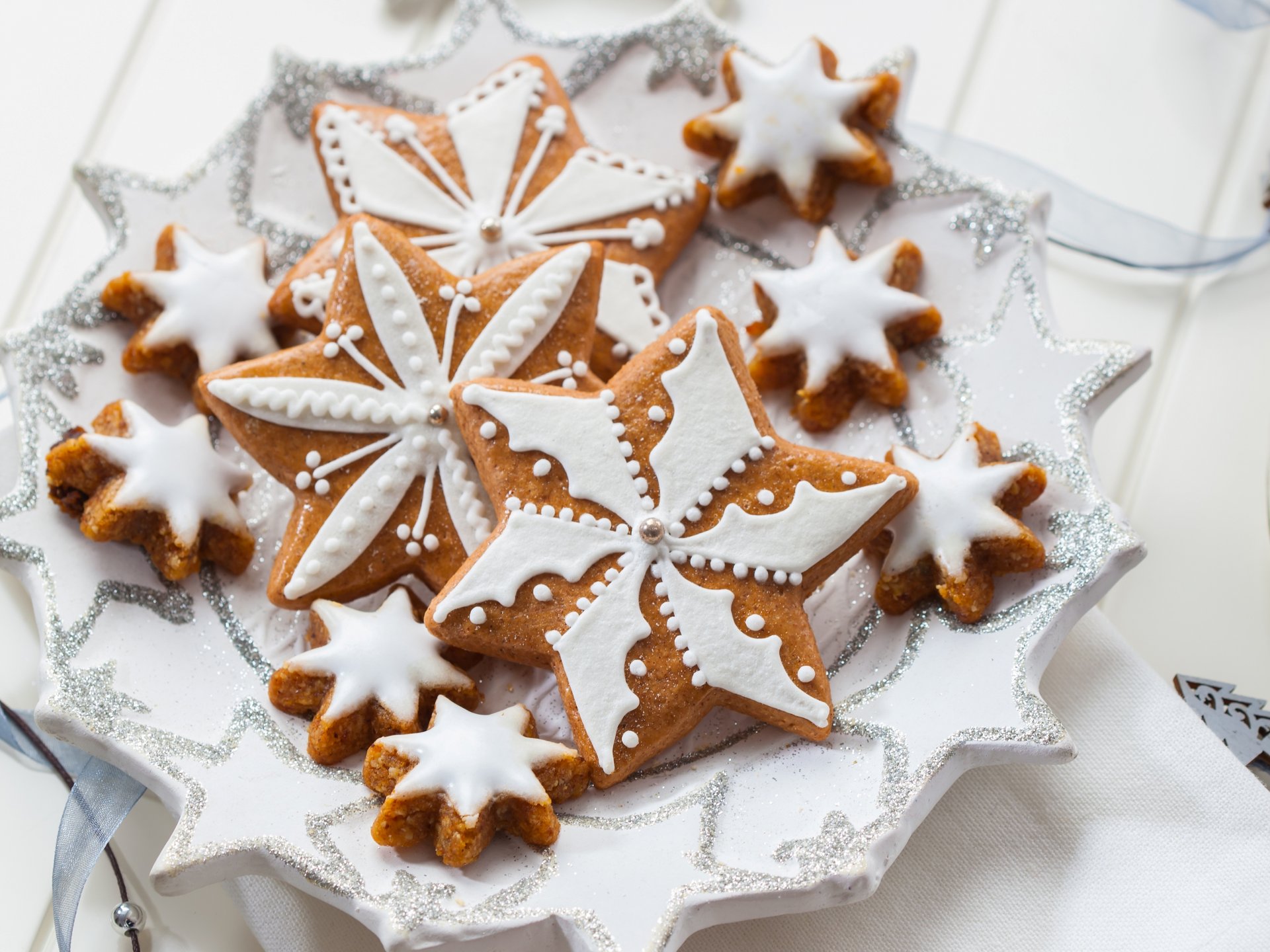 kekse neujahr sterne glasur teller feiertage winter neujahr weihnachten