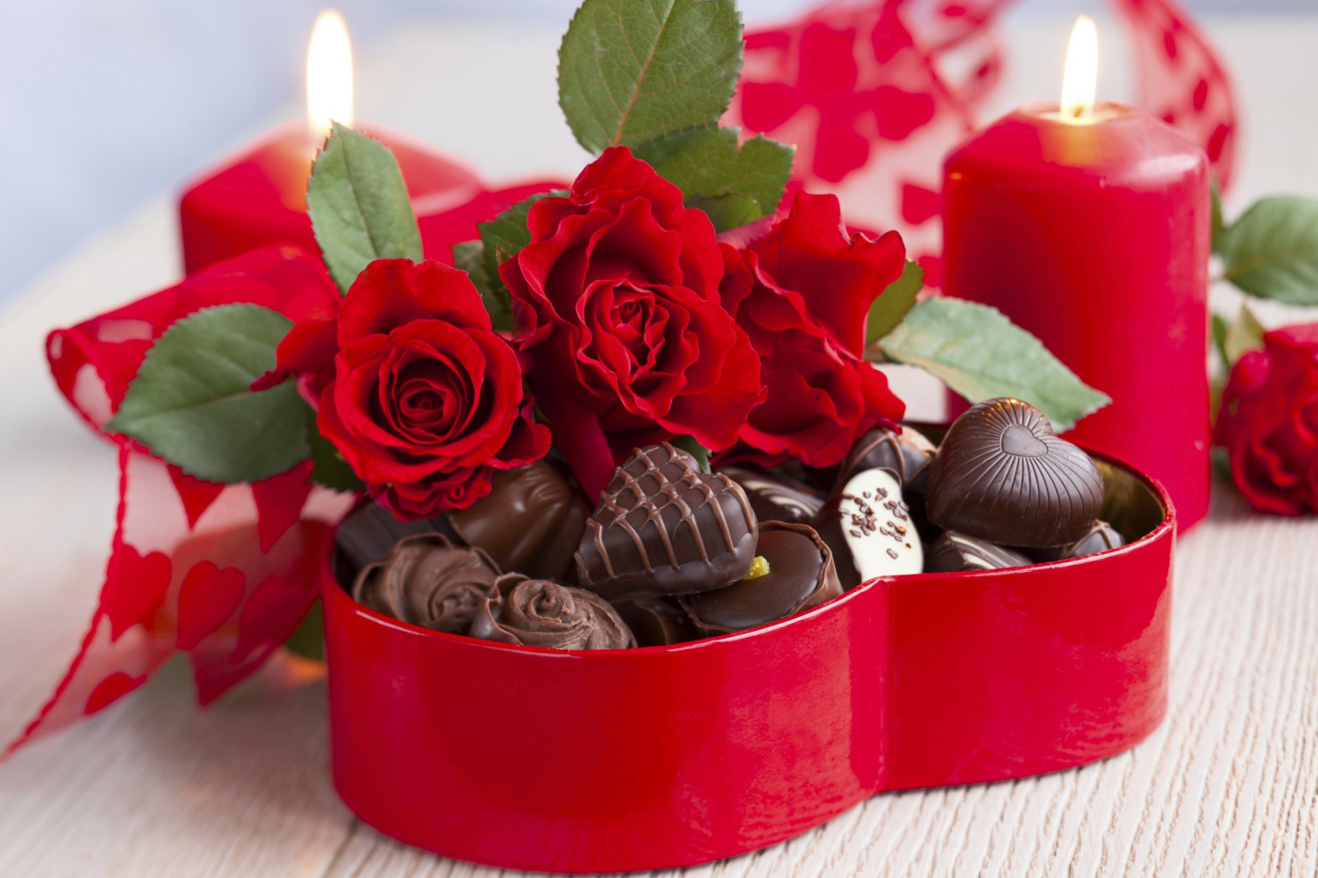 bouquet bonbons chocolat février 14 fleurs vacances amour photo photographie rouge roses rouges romans d amour romantique rose roses nature morte valentine saint valentin humide bougies vacances saint valentin