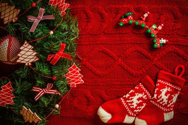 Regalos de Navidad bajo el árbol de Navidad