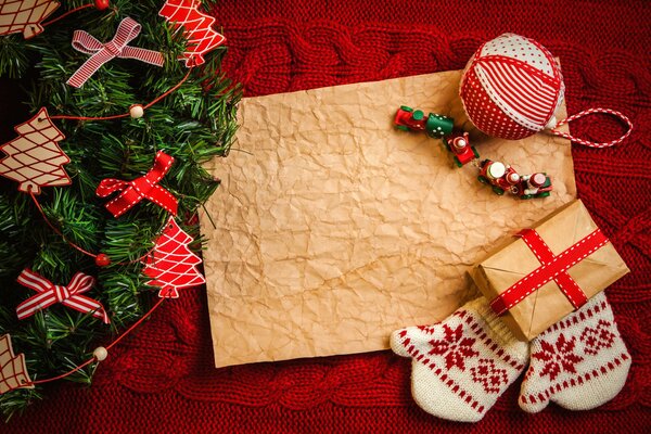 Weihnachtsgeschenke unter dem festlichen Weihnachtsbaum