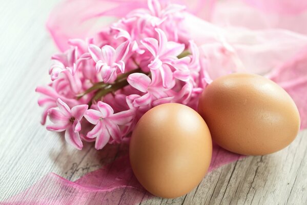 Eggs with pink flowers