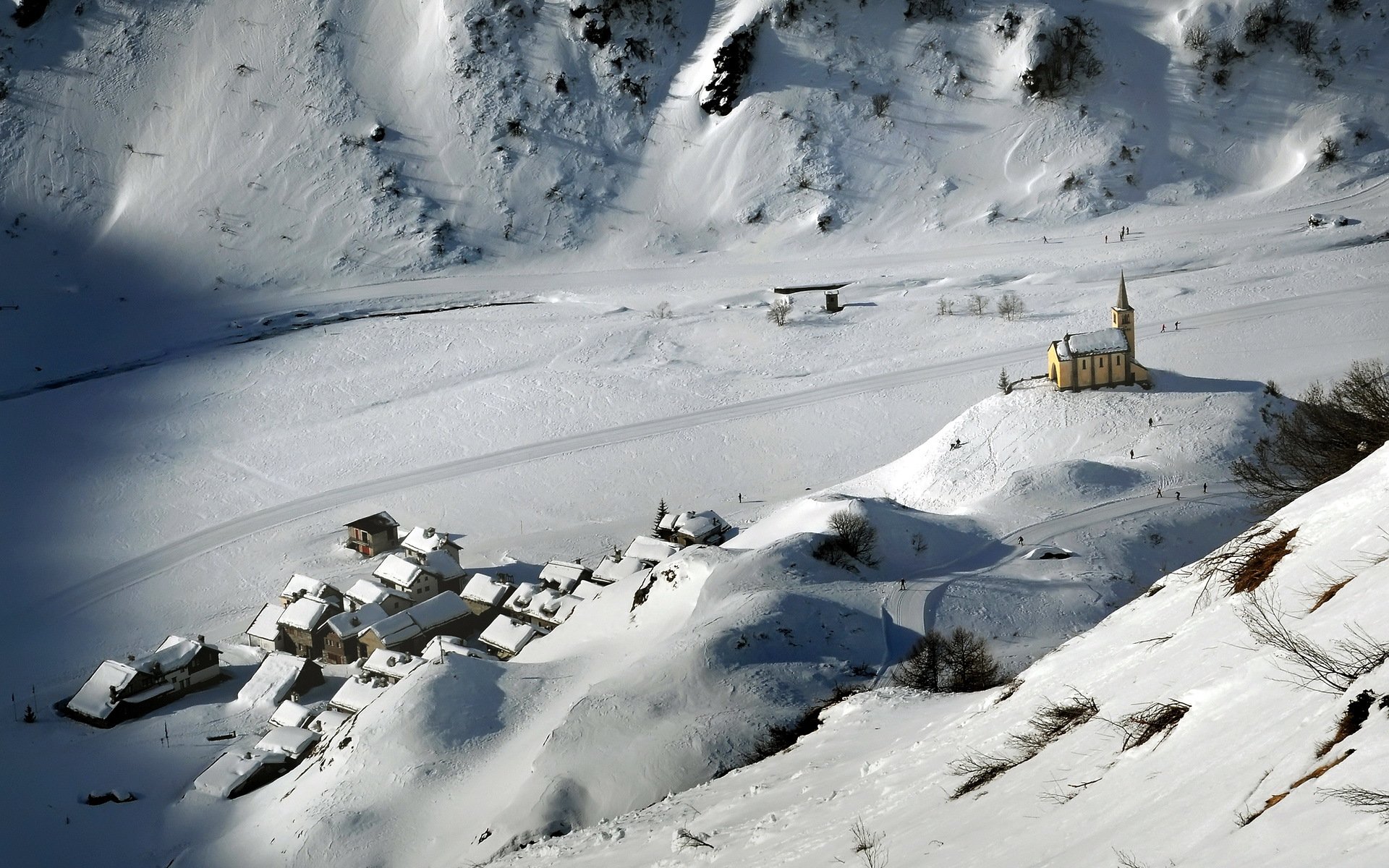 hiver montagnes maisons temple