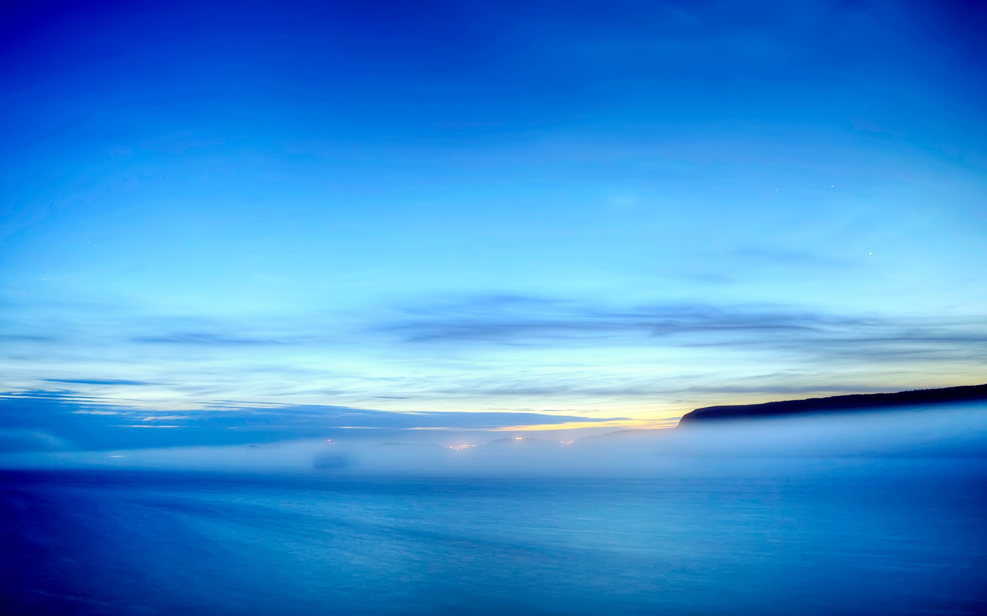 mare nebbia riva cielo nuvole