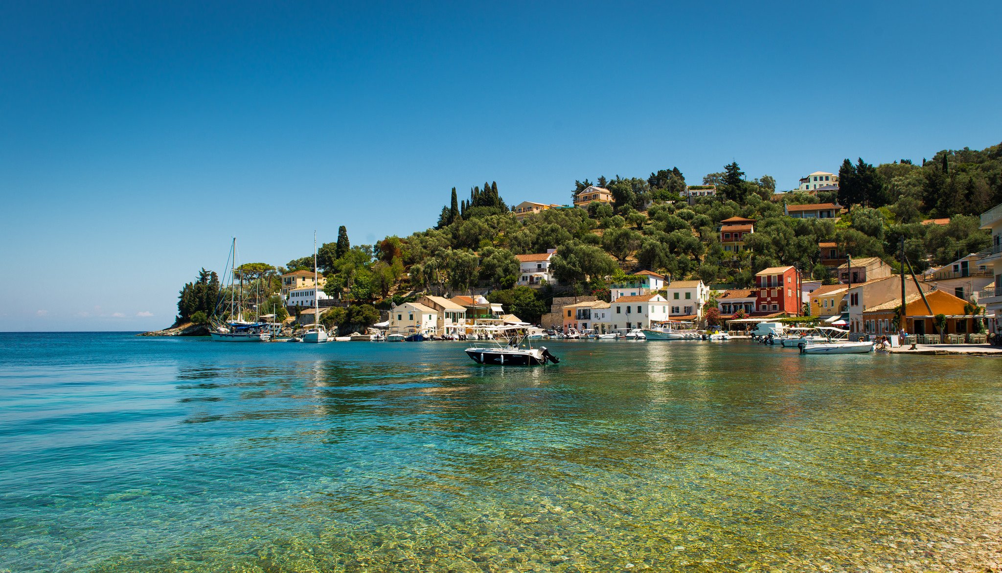 longos paxos griechenland ionische inseln ionisches meer paxi stadt meer küste boot