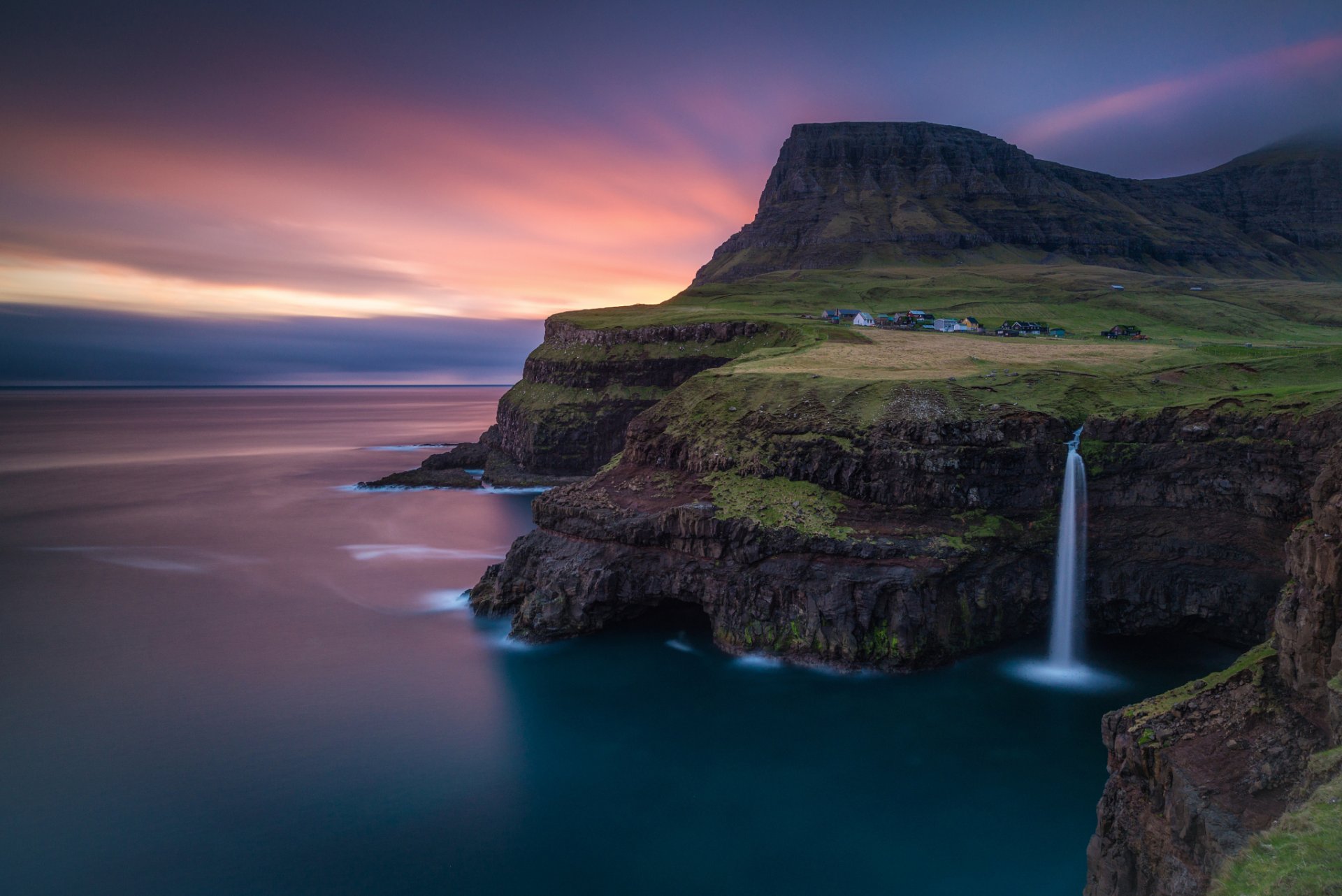 färöer inseln insel wasserfall atlantik berg felsen