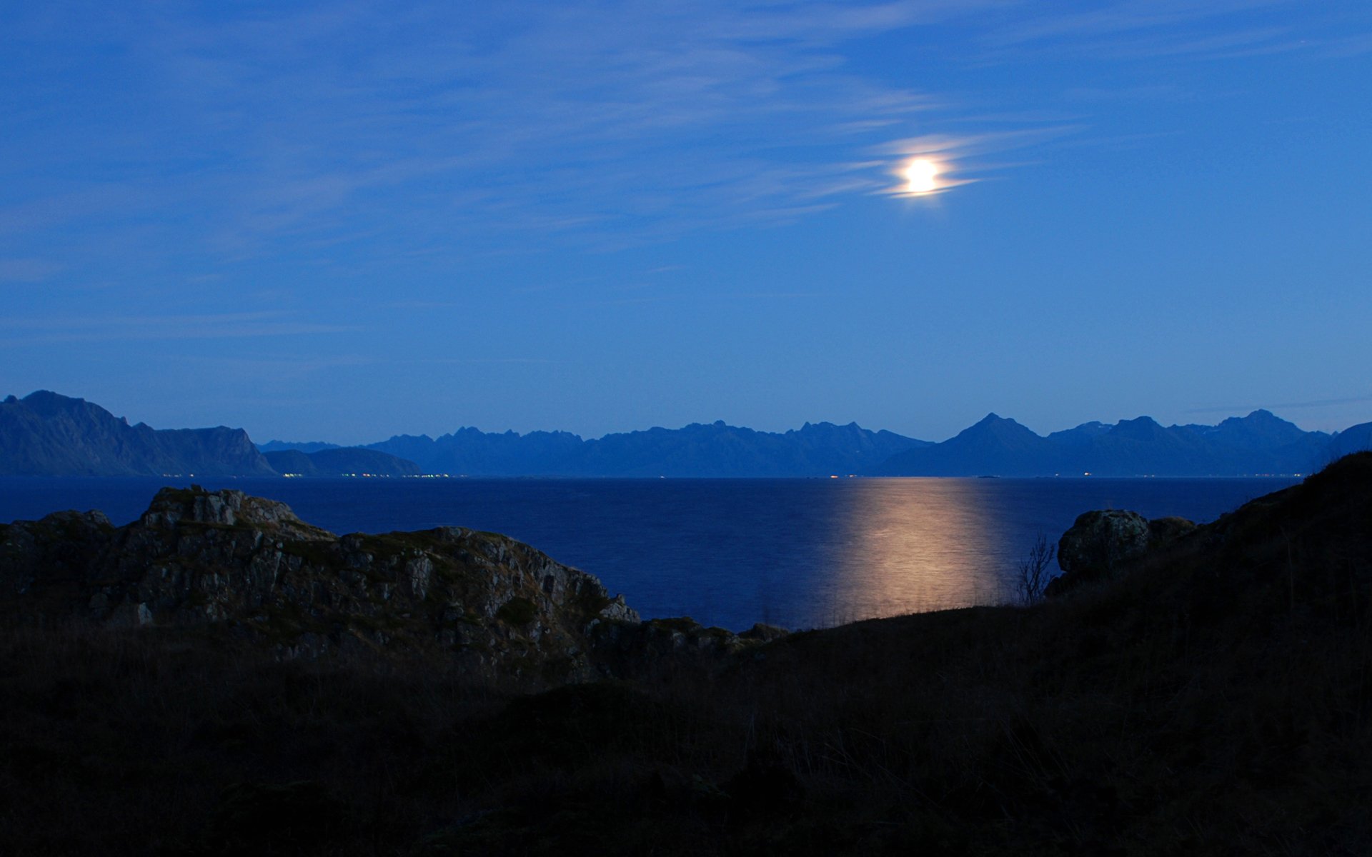 ciel lune montagnes lac nuit