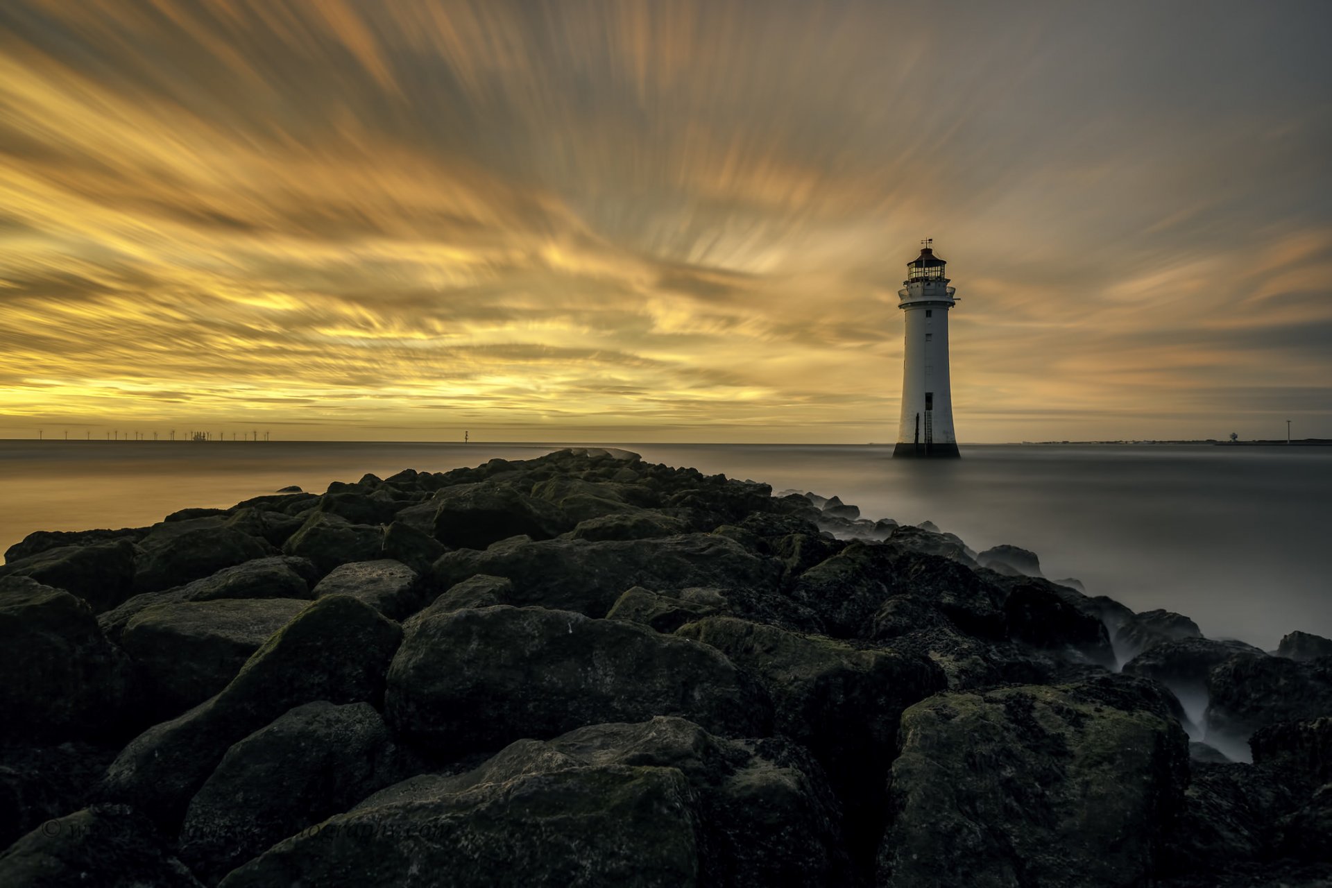 mare faro tramonto