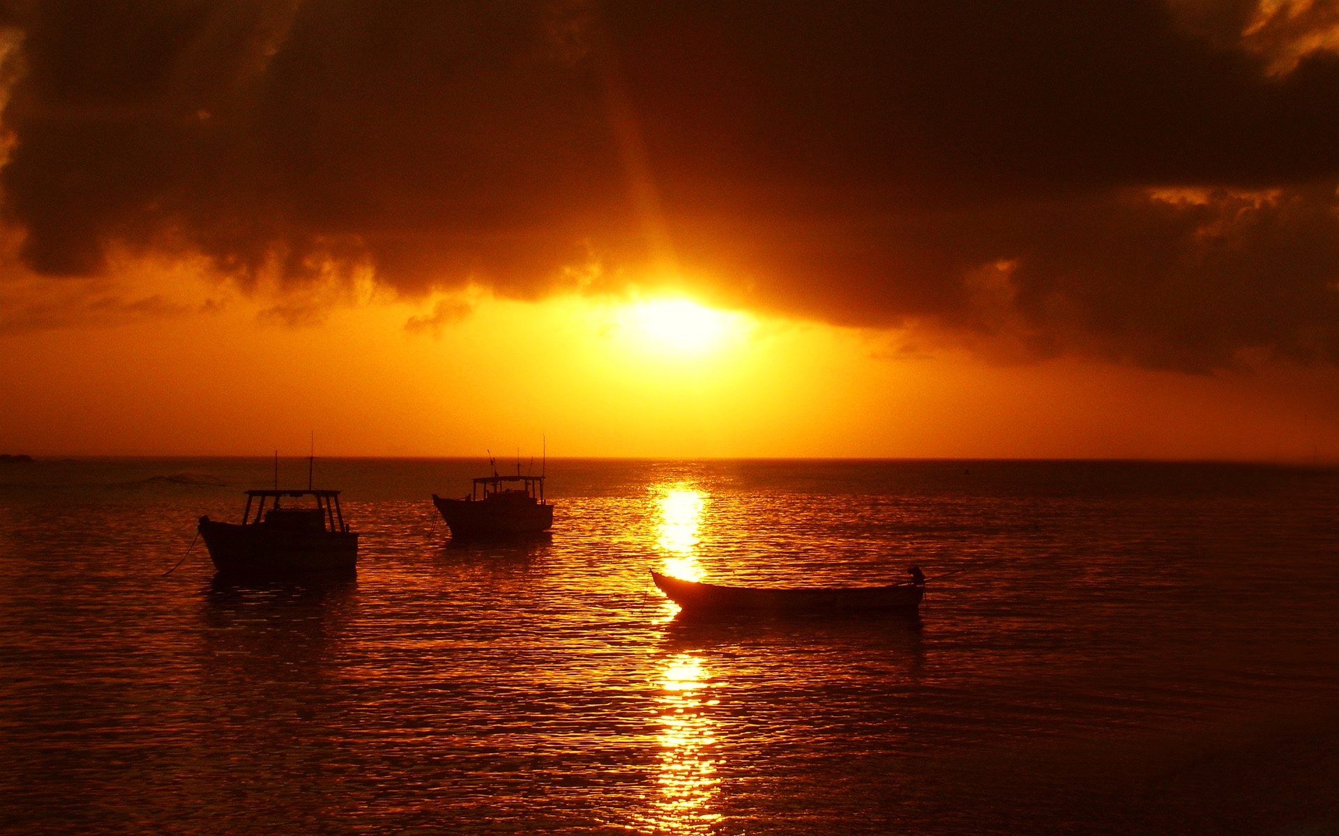 ciel nuages coucher de soleil mer bateau