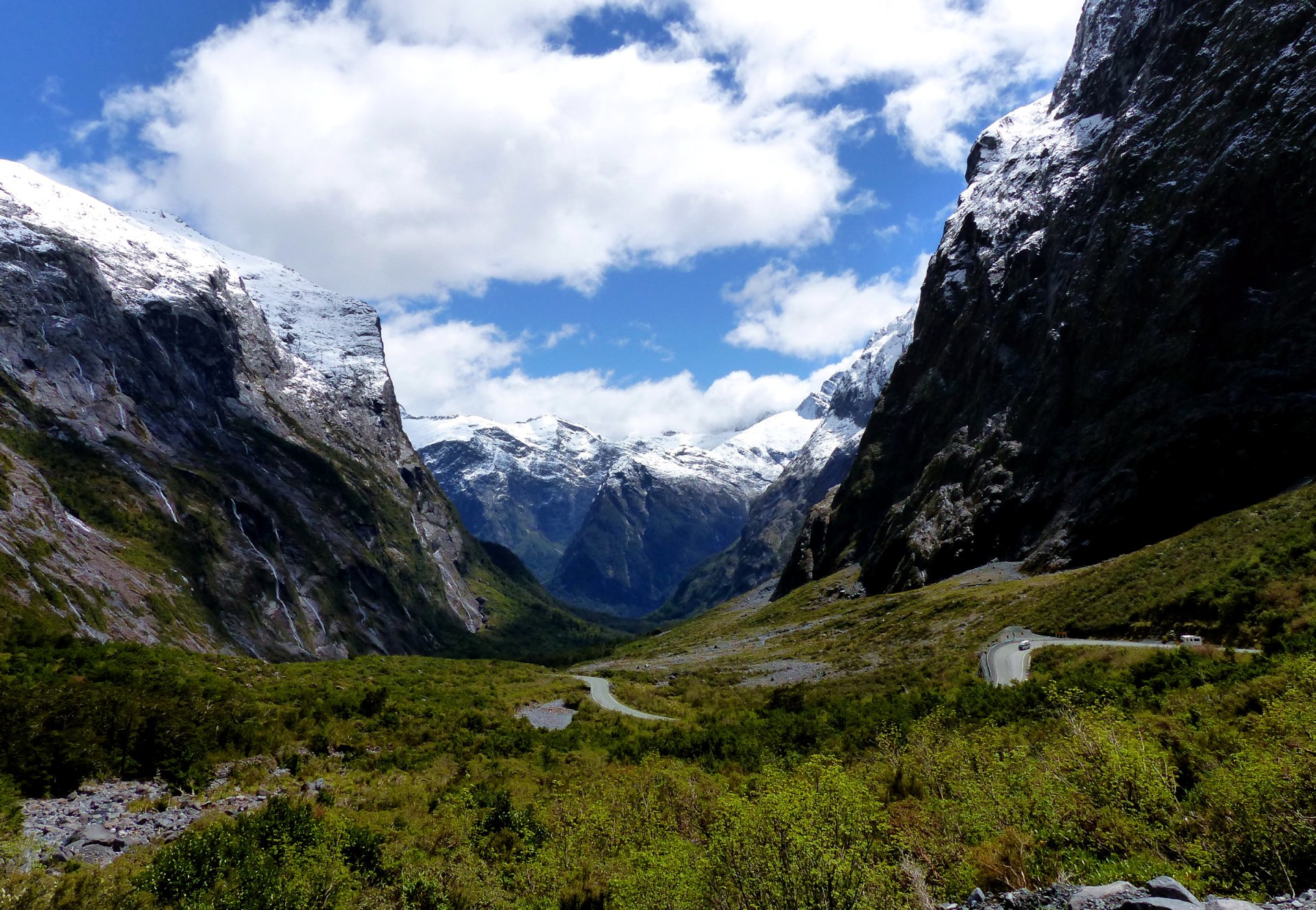 nouvelle-zélande parc montagnes fiordland nuages herbe nature photo