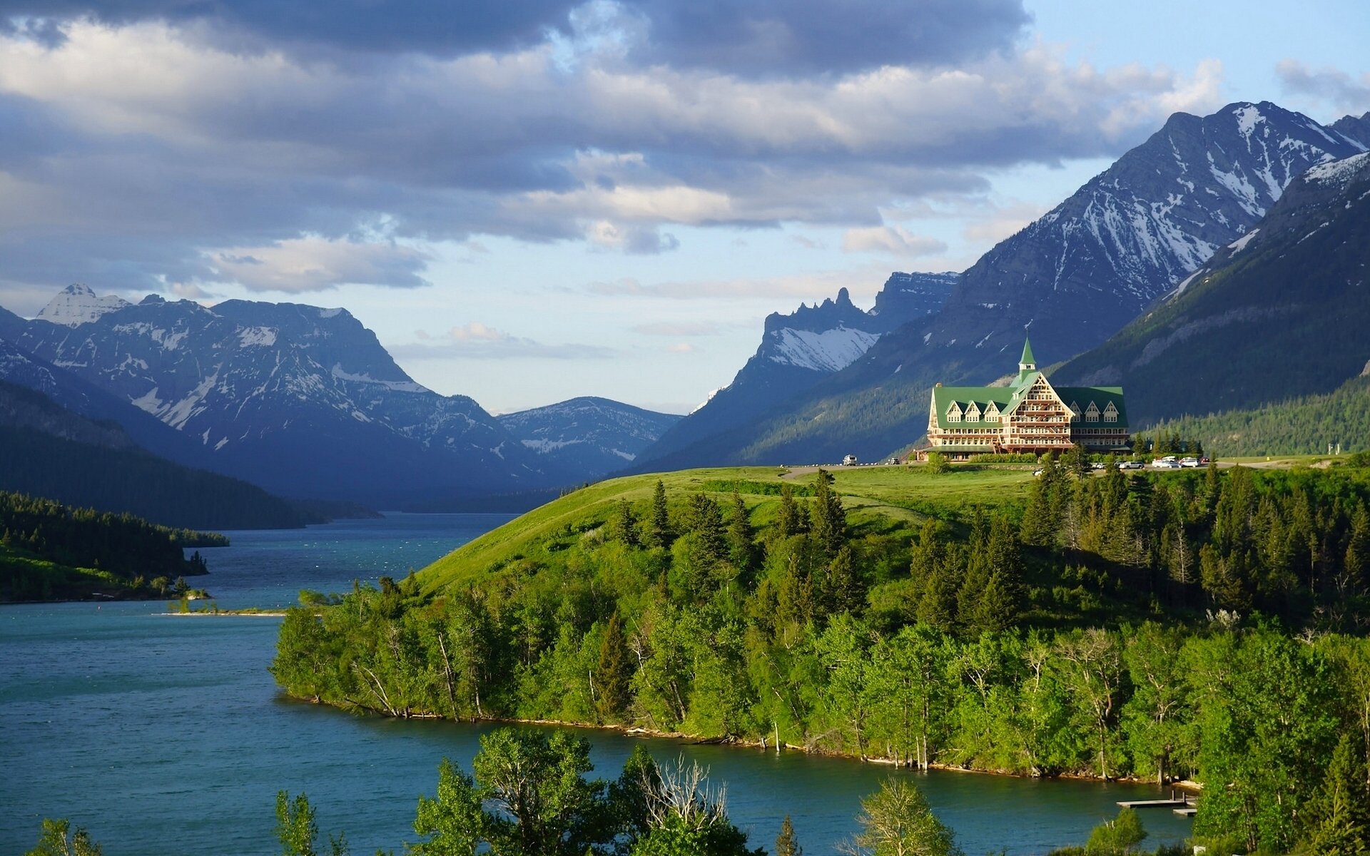 principe di galles hotel lago di waterton laghi di waterton alberta canada montagne rocciose lago di waterton parco nazionale dei laghi di waterton lago montagna edificio hotel