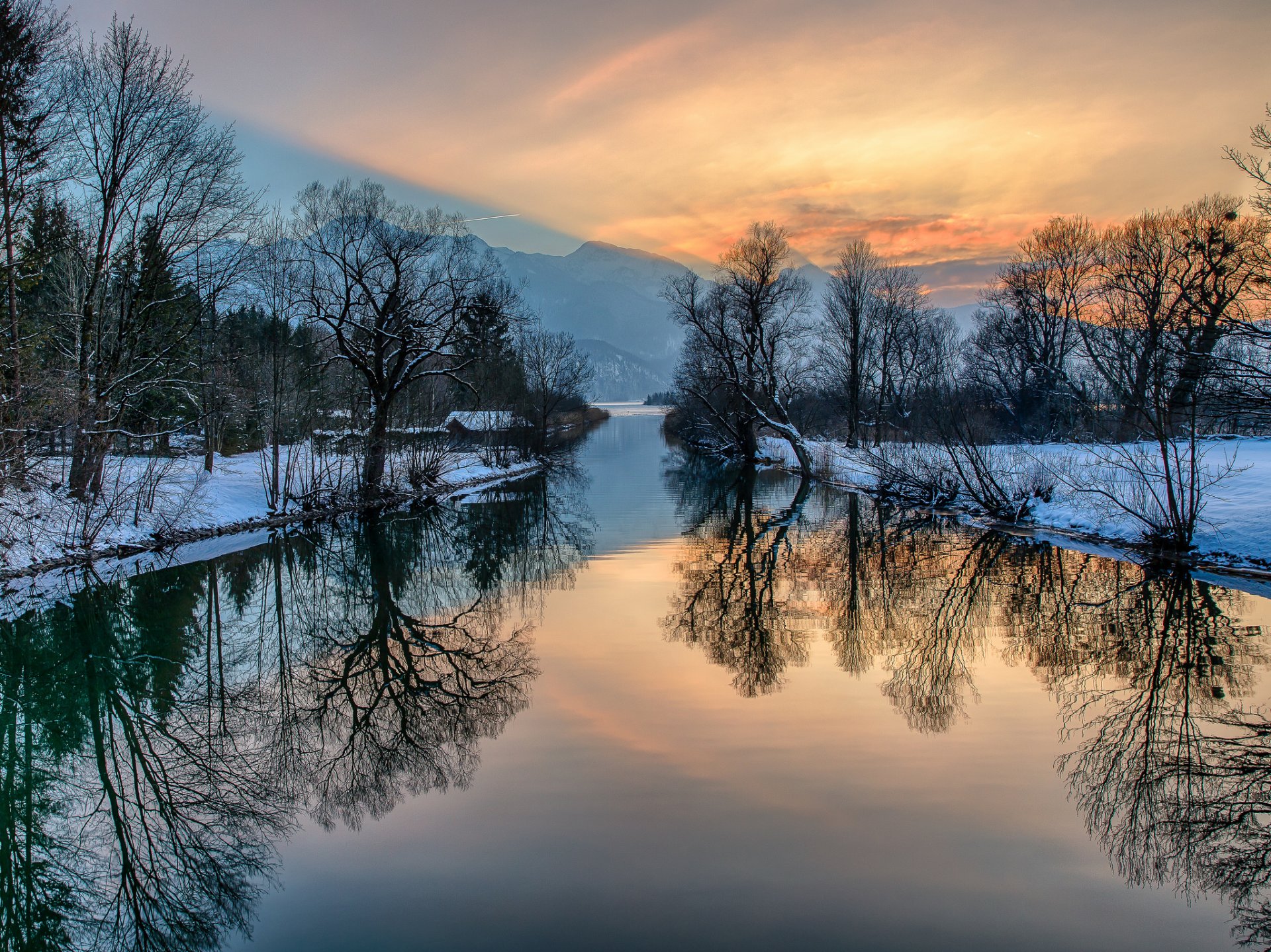 himmel glühen berge winter haus schnee bäume fluss