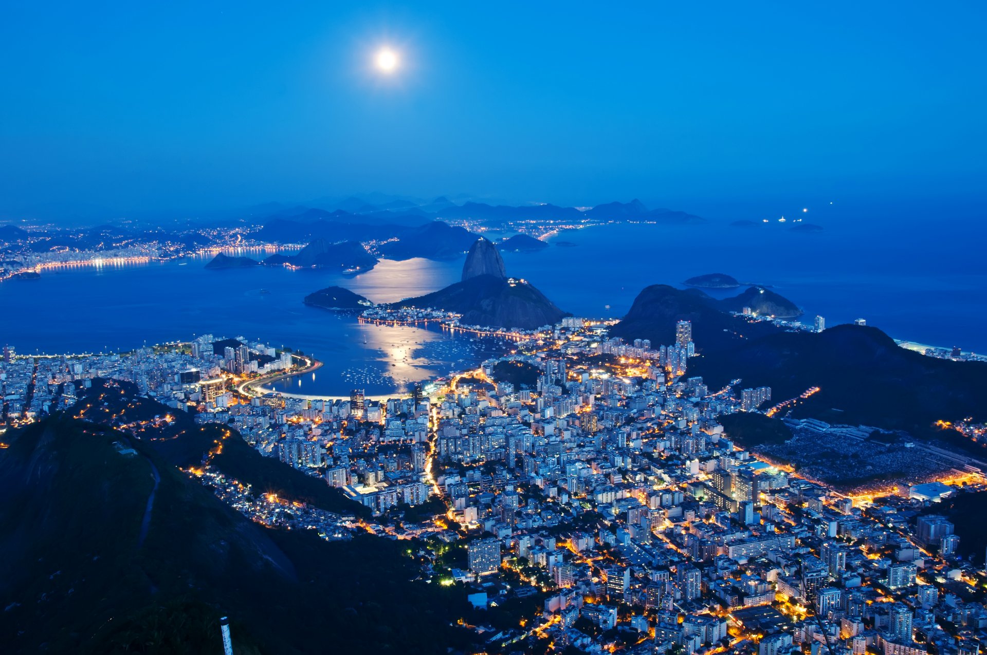 brasile rio de janeiro rio de janeiro mare costa città notte luci cielo luna panorama