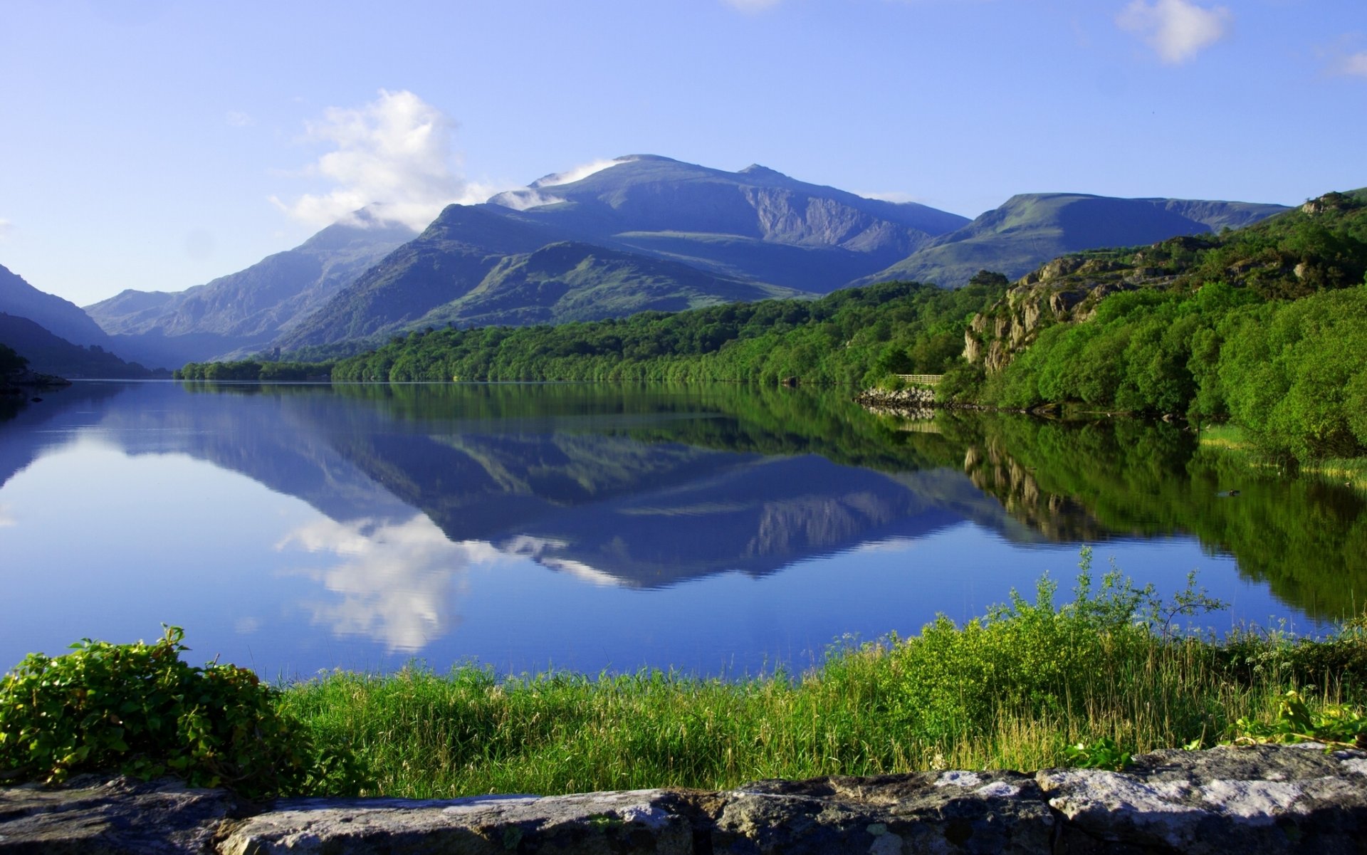 llyn padarn сноудония уэльс англия озеро горы отражение лес