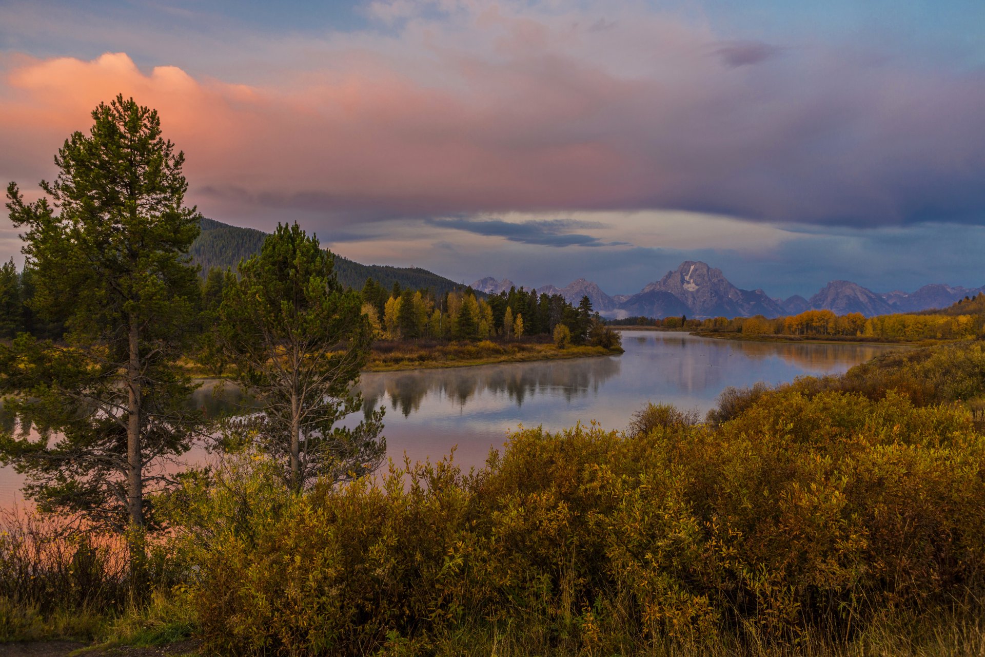 usa grand teton wyoming góry rzeka brzeg las drzewa krzewy jesień zachód słońca