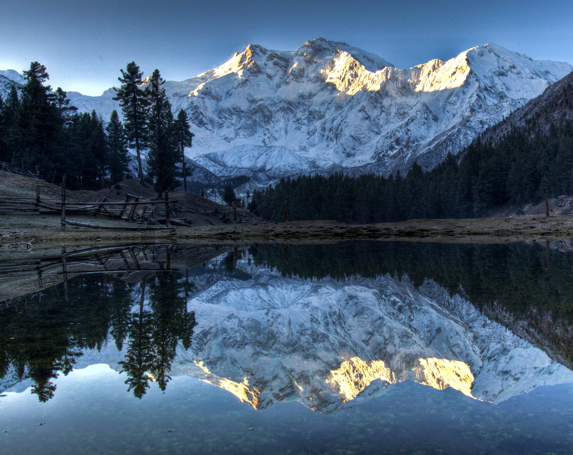 cielo montañas lago árboles reflexión