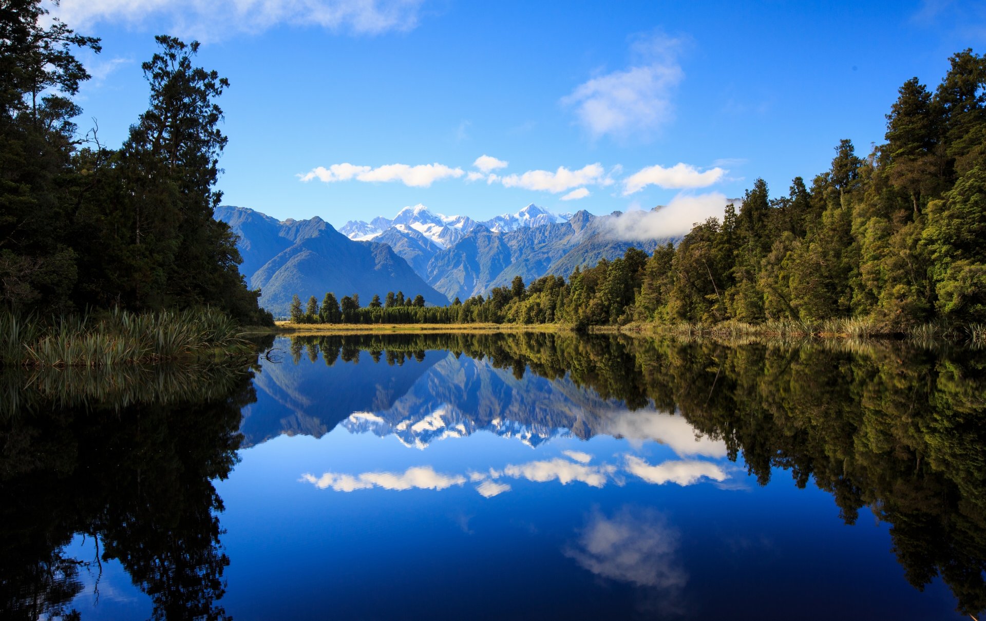 lago matheson nueva zelanda alpes del sur lago montañas bosque reflexión