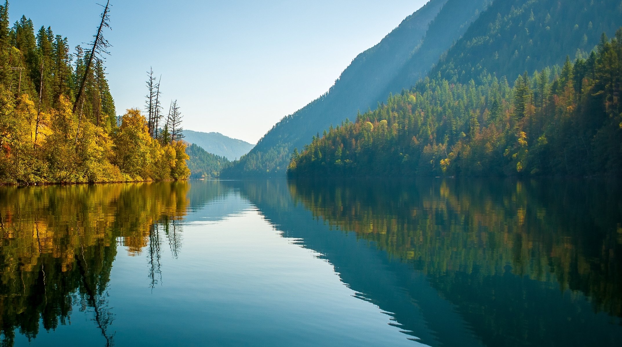 echo lake monashee mountains british columbia canada lake eco mountain monash autumn lake mountain forest reflection