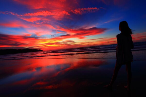 Hermosa imagen de una puesta de sol en el mar