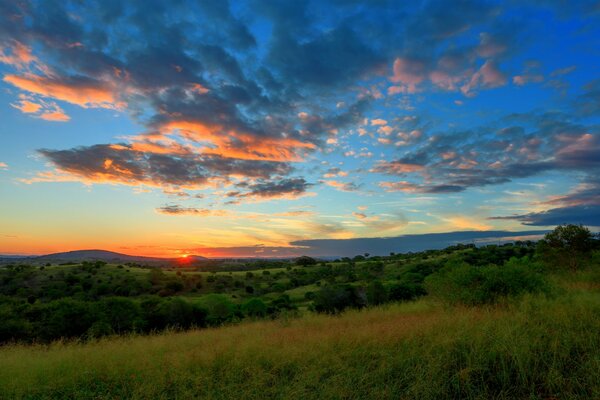 Beau coucher de soleil et la ligne d horizon