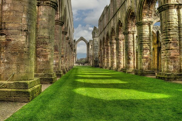 Stone columns with a green path