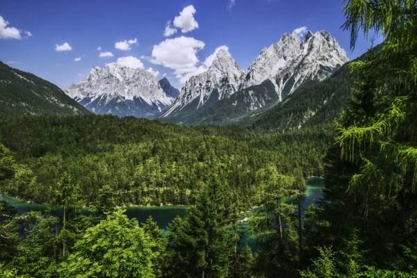 Der Wettersteinrücken in den Alpen in Bayern