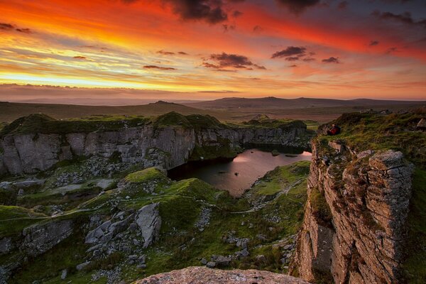 Montagnes beauté de la nature au coucher du soleil