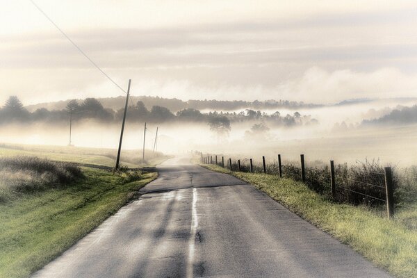 Route de loin avec un beau paysage