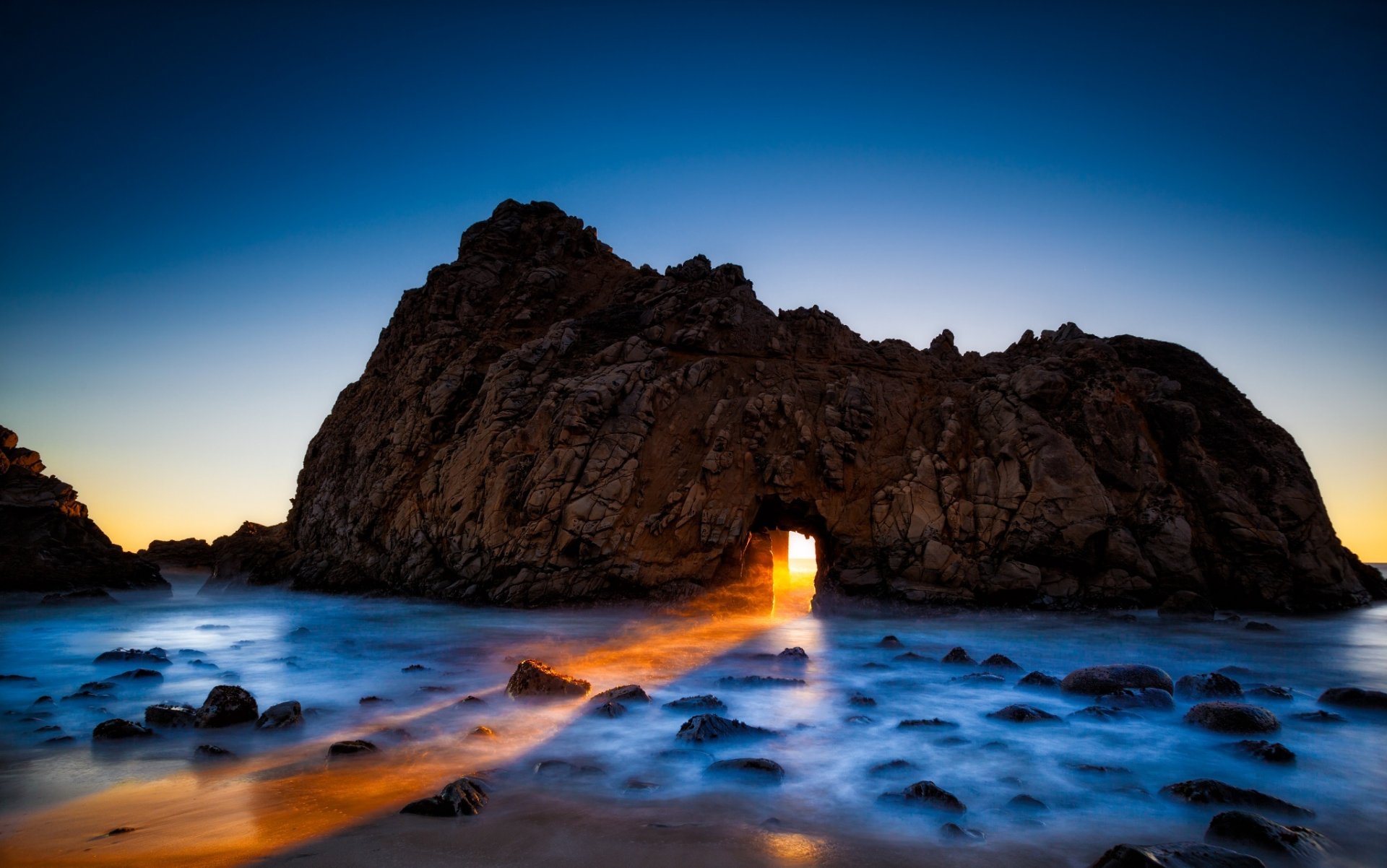 plage de pfeiffer big sur californie big sur isa rocher arche océan