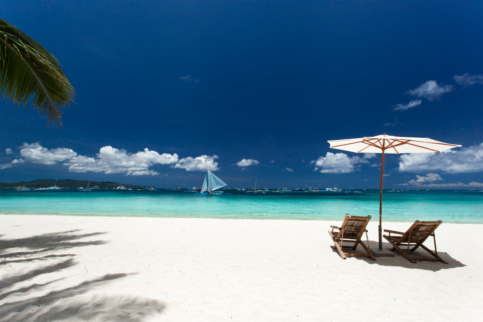 im sommer strand meer freizeit sand sonnenliege