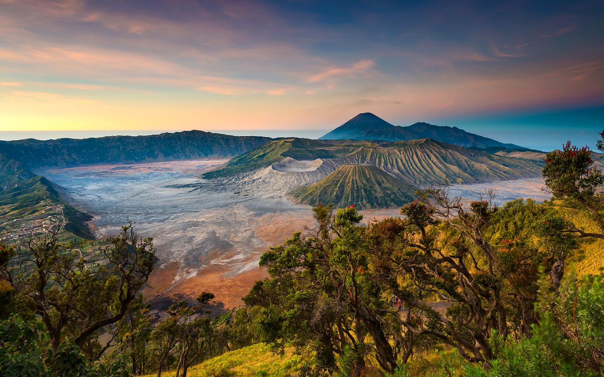 cielo nubes montañas volcán valle de las nieblas árboles