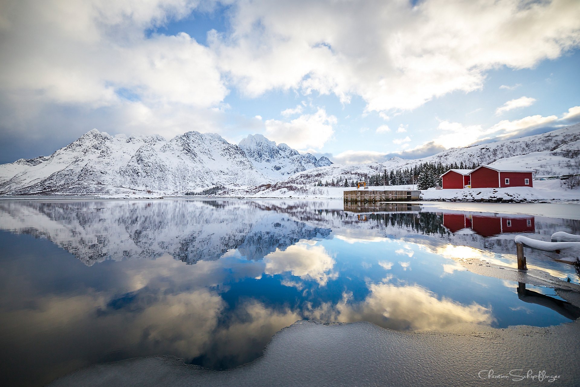 norvegia lofoten montagne mattina nuvole riflessioni