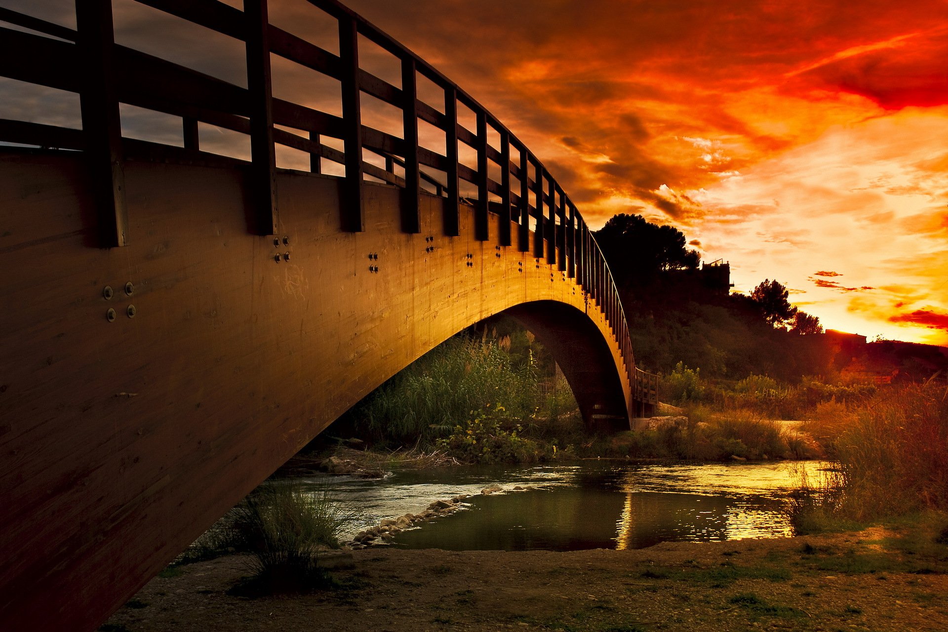 coucher de soleil rivière pont