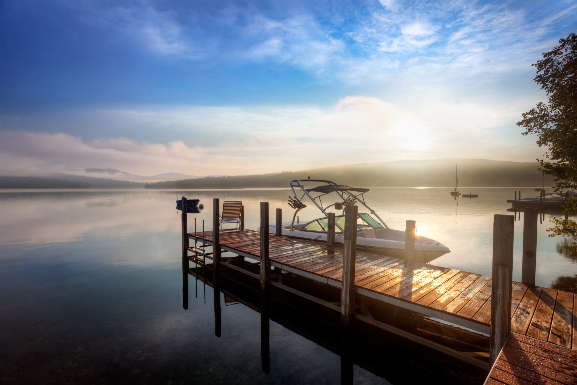 landschaft dämmerung pier brücke boot motor boot geschwindigkeit ufer fluss himmel ruhe stille sommer tourismus urlaub reisen mein planet unschärfe bokeh hintergrundbilder