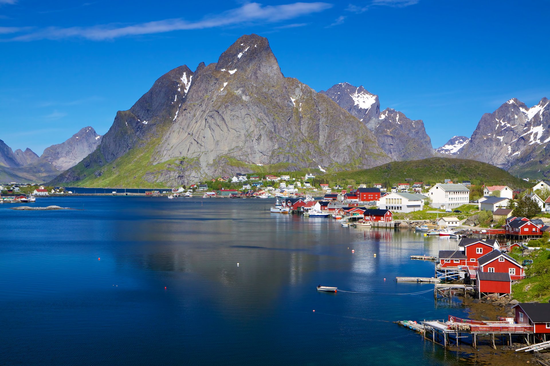 norvège montagnes mer côte ville lofoten îles lofoten mer de norvège