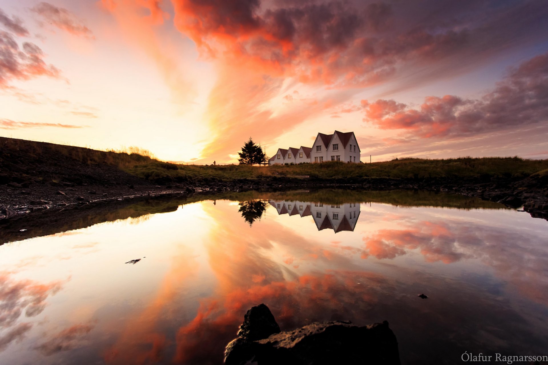 island zuhause abend sonnenuntergang wolken wasser reflexionen