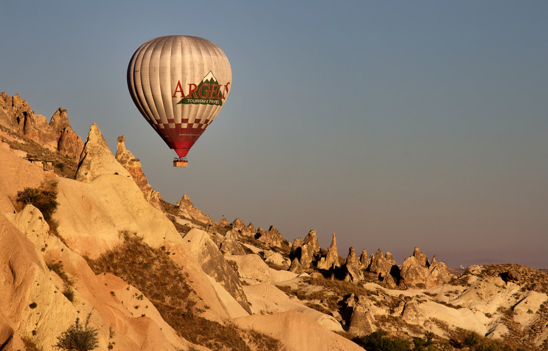 turcja kapadocja niebo góry balon