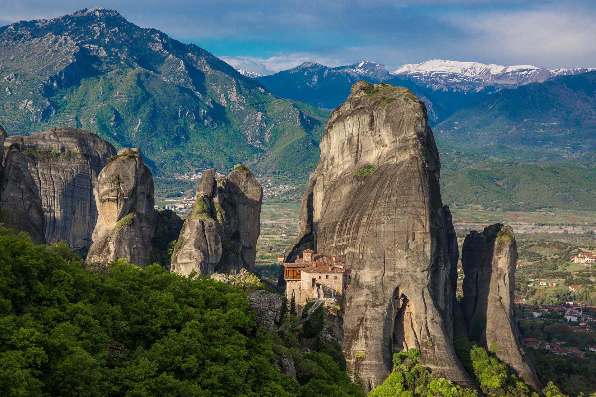 greece meteors mountain rock valley monastery