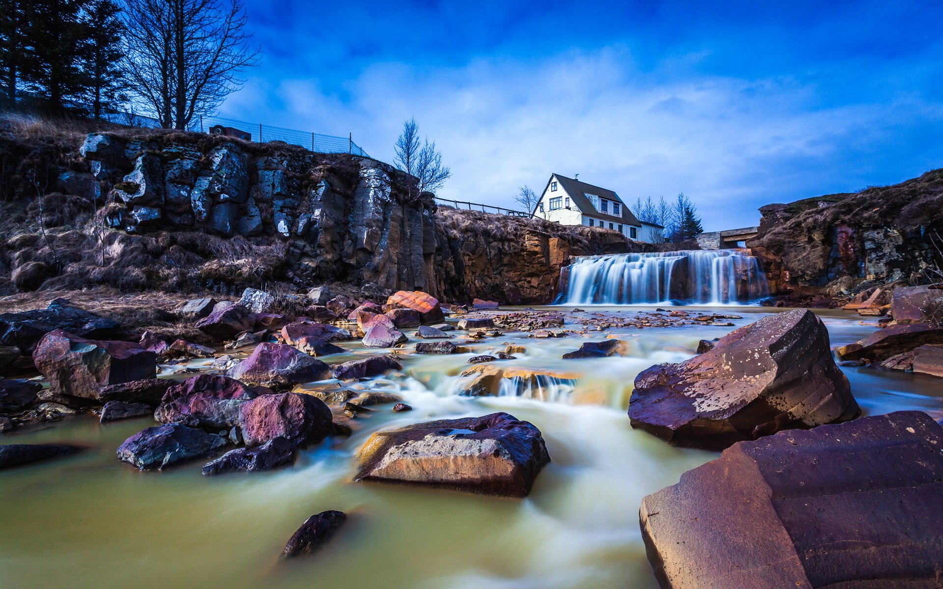 river stones house