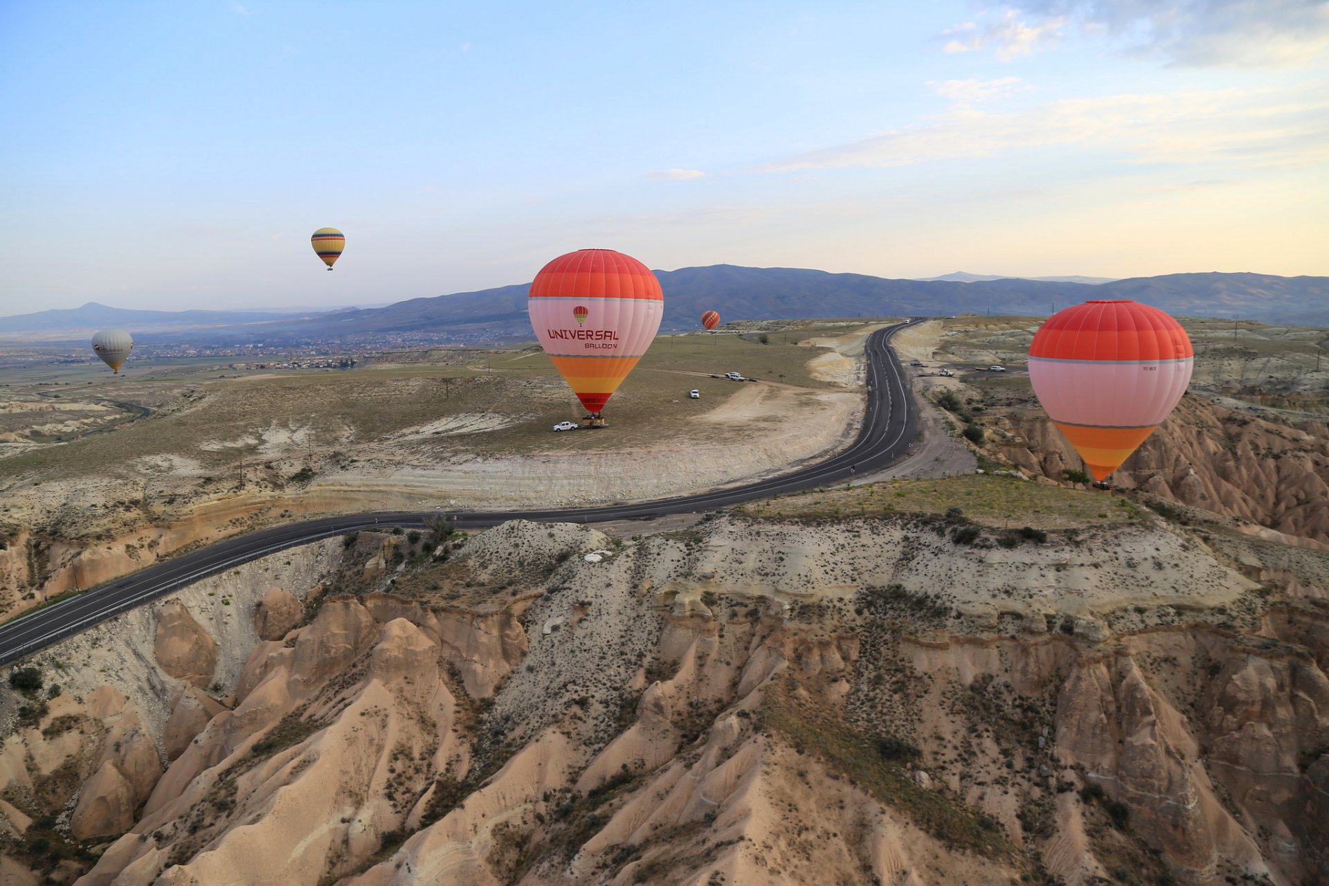 cappadoce turquie ciel montagnes route ballon