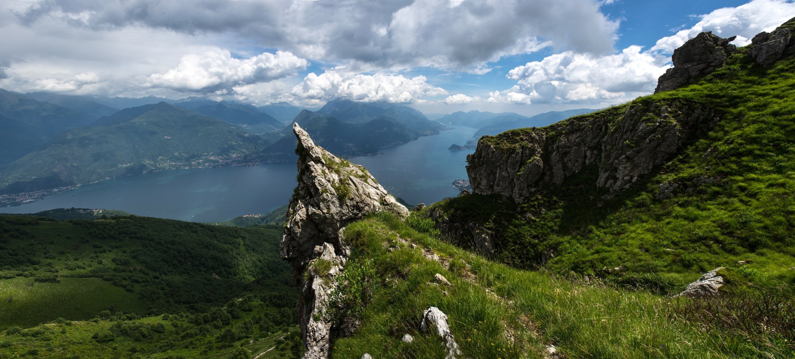 montagna di grona monte grona lago di como lombardia italia alpi italia lago montagne nuvole panorama