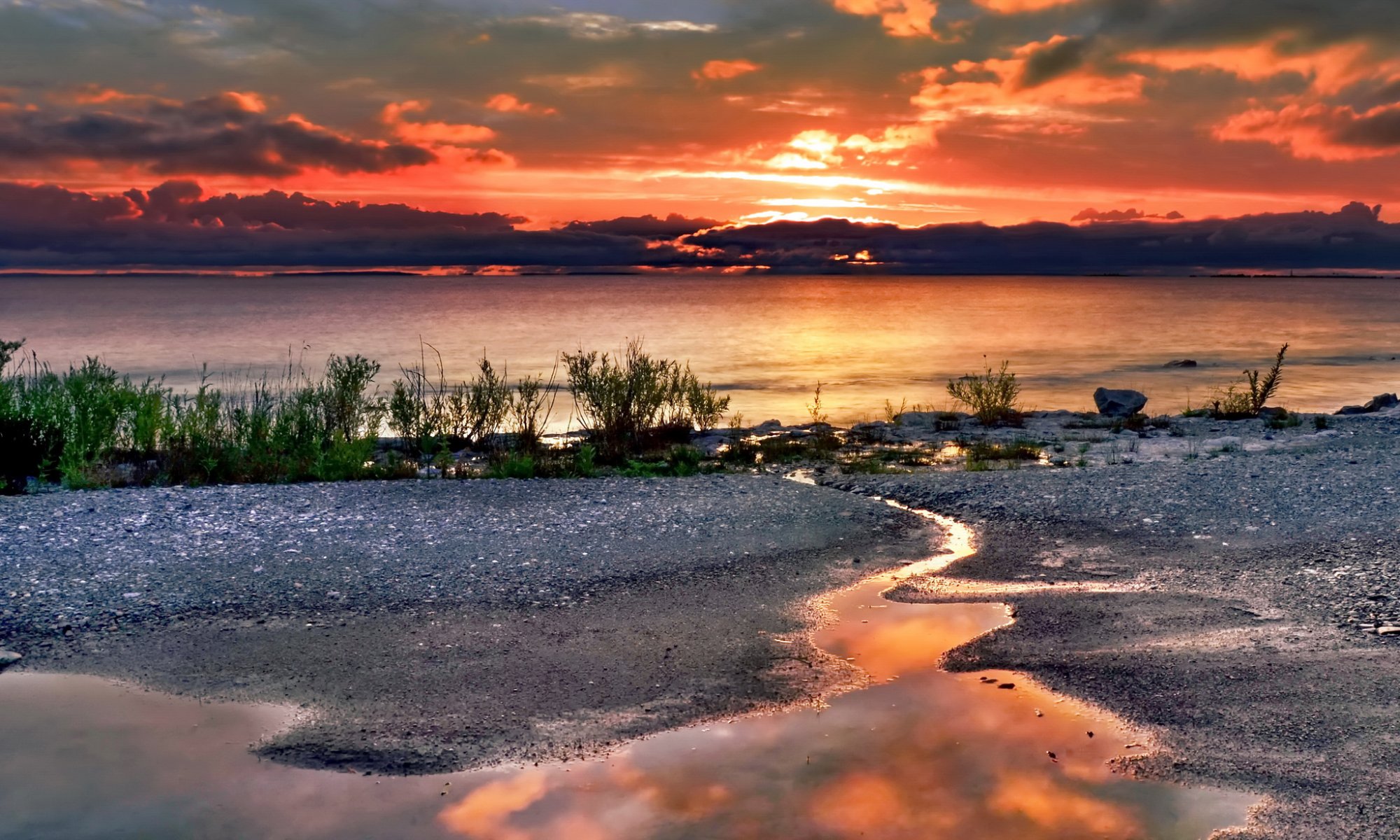 lago tramonto nuvole bagliore