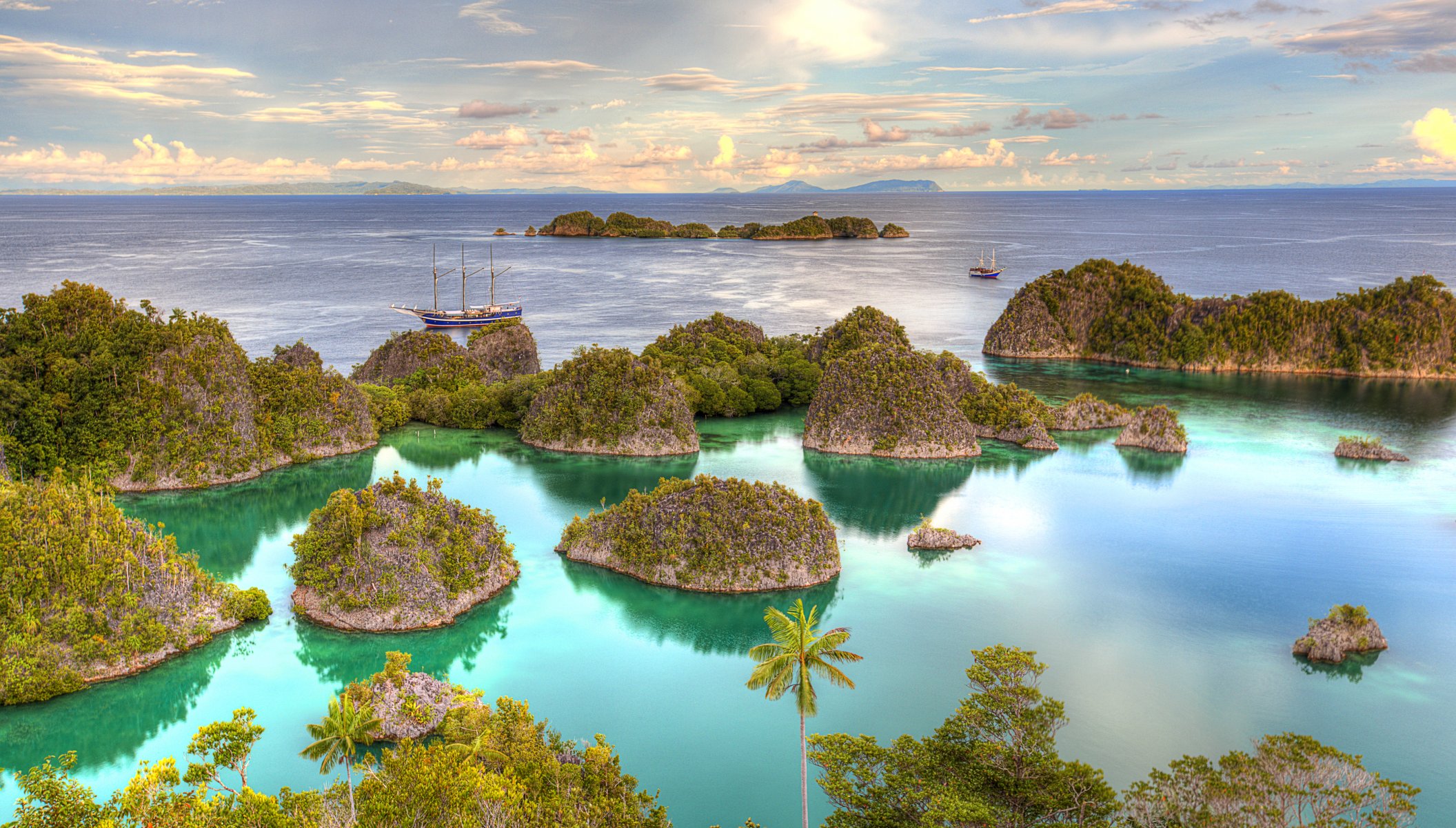 indonesien tropen meer inseln schiffe yachten palmen horizont