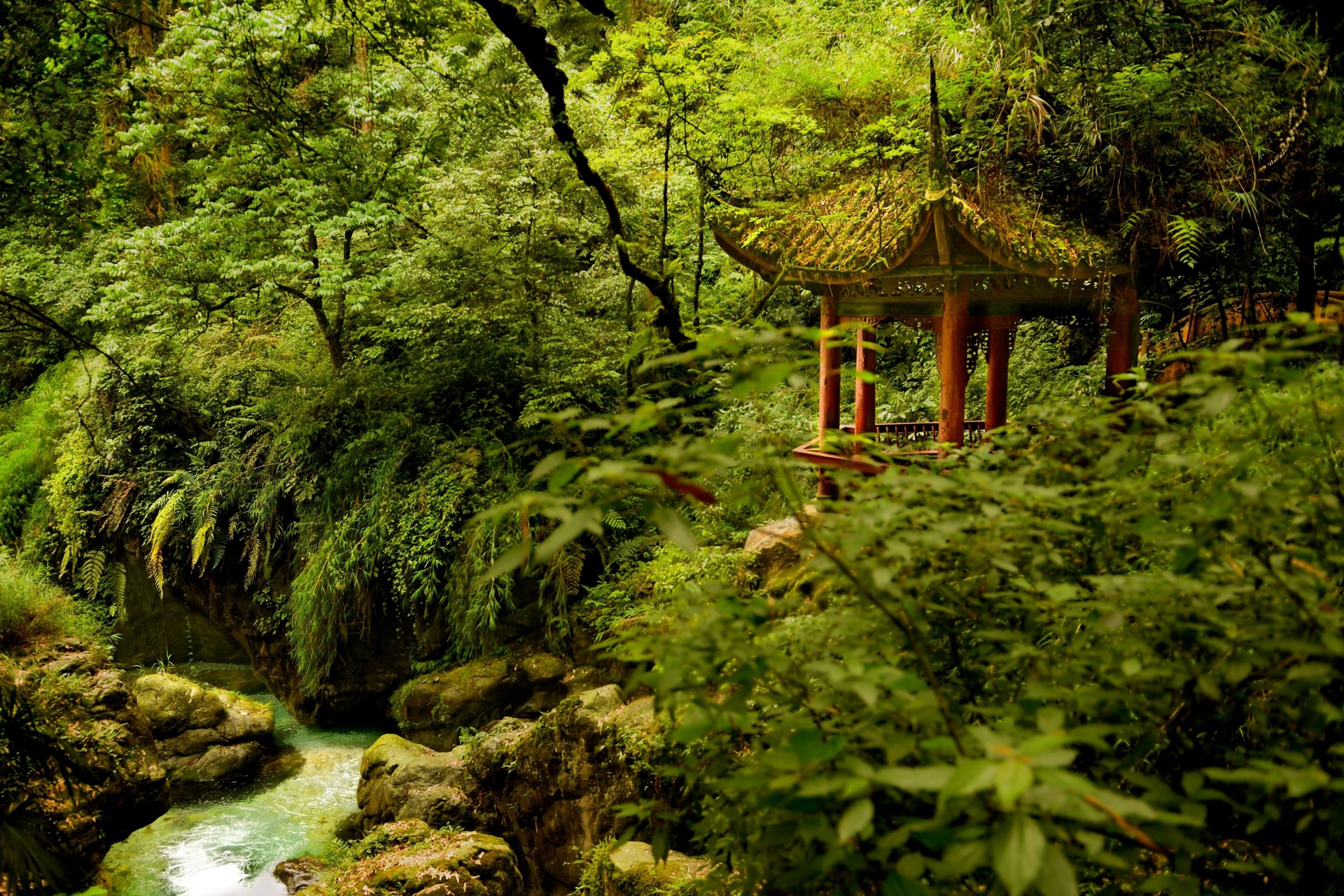 parco nazionale di emeishan sichuan cina emeishan parco nazionale di emeishan parco gazebo fiume alberi